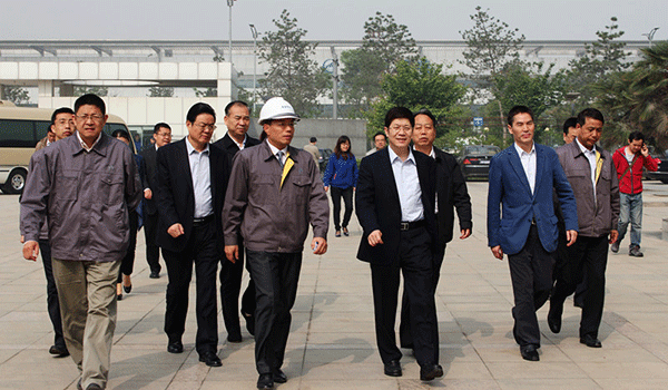西安市委常委、常務(wù)副市長岳華峰蒞臨西瑪電機(jī)調(diào)研指導(dǎo)。