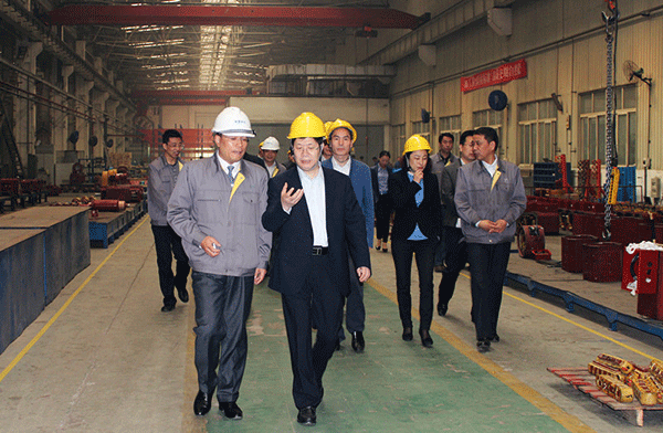西安市委常委、常務(wù)副市長岳華峰蒞臨西瑪電機(jī)調(diào)研指導(dǎo)。
